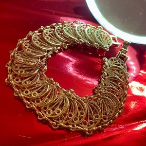 NWOT Bracelet gold plated 18K